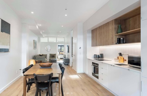 Te Aro Apartment | The Ascot | 3BR + Patio | Courtenay Place