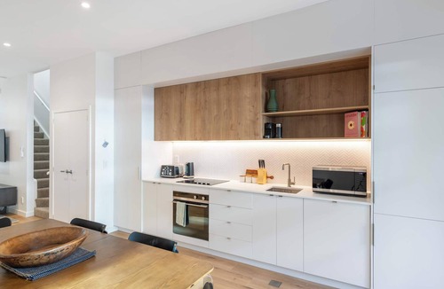 Te Aro Apartment | The Ascot | 3BR + Patio | Courtenay Place