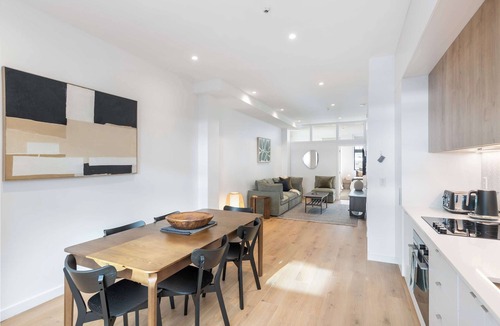 Te Aro Apartment | The Ascot | 3BR + Patio | Courtenay Place