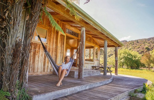 Marahau Hostel | The Barn Cabins & Camp