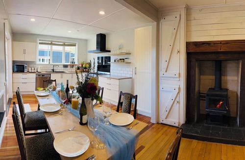 Puketitiri Bed & Breakfast | The Black Barn At Puketitiri