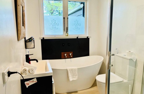 Puketitiri Bed & Breakfast | The Black Barn At Puketitiri