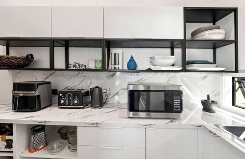 Bay of Plenty Region House | The Black Barn - Whakatane Holiday Home