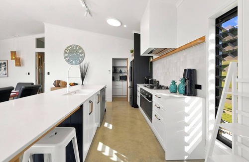 Bay of Plenty Region House | The Black Barn - Whakatane Holiday Home