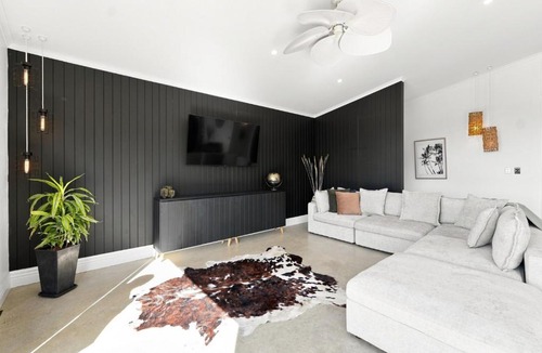 Bay of Plenty Region House | The Black Barn - Whakatane Holiday Home