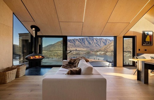 Frankton House | The Black Ridge