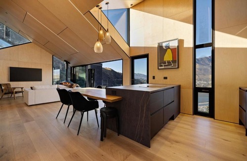 Frankton House | The Black Ridge