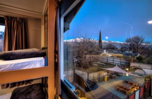 Queenstown City Centre Hostel | The Black Sheep Backpackers
