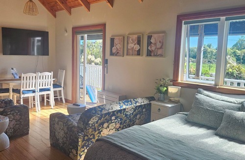 Hokitika Cottage | The Blackhouse Cottage