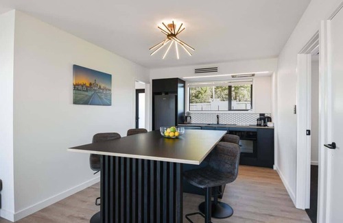 Kawaha Point House | The Bluebird - Lake Views, Stylish, Sleeps 4