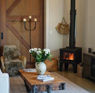 Tawharanui House | The Boat House - Rustic Luxury in Matakana