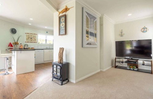 Paihia Apartment | The Captains Cove- Central Paihia