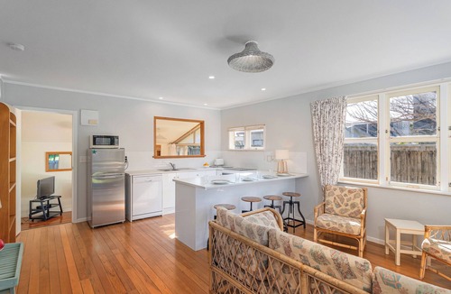 Whangamata House | The Carolyn - Whangamata Holiday Home