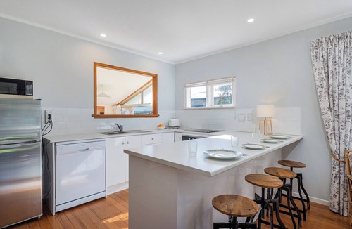 Whangamata House | The Carolyn - Whangamata Holiday Home