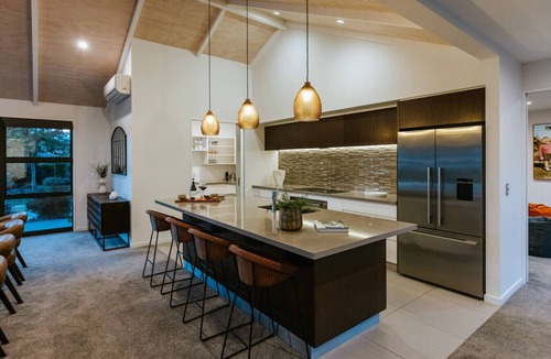 Wanaka House | The Clearview House | Lake View | Sleeps 9