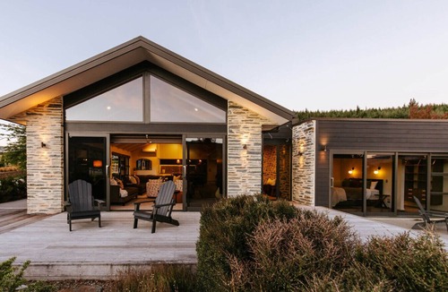 Wanaka House | The Clearview House | Lake View | Sleeps 9