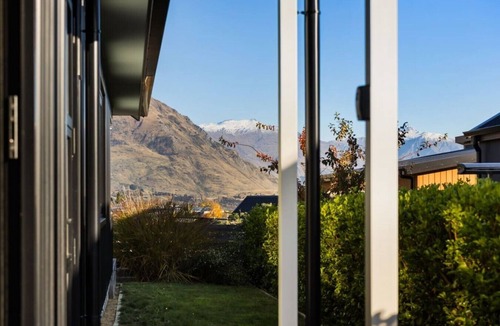 Wanaka Apartment | The Cosy Nook | Wanaka Studio & private entrance