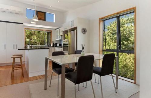 Oneroa House | The Cove at Little O - Stay Waiheke