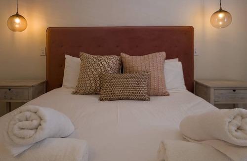 Bluff Hill House | The Dolls House - Boutique Bluff Hill Cottage