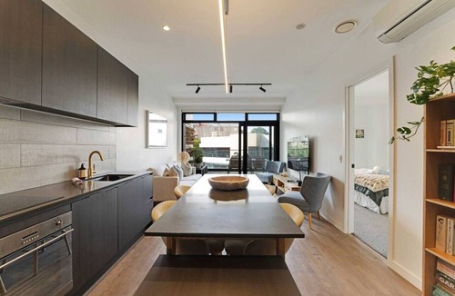 Eden Terrace Apartment | The Eden Terrace Retreat with Parking and Balcony