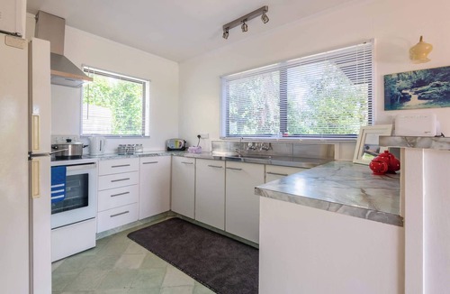 Lake Tarawera House | The Enclave - Lake Tarawera Views, Sleeps 6