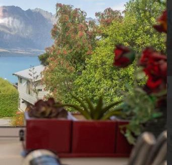 Fernhill House | The Encounter - Your Lake View house in Queenstown