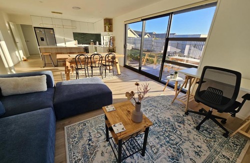 Bell Block Villa | The Family home, Game Zone & Outdoor Fireplace- Sleeps 10