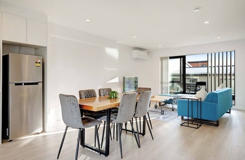 Howick Villa | The Family Townhouse with Bunk Beds and Air-Con