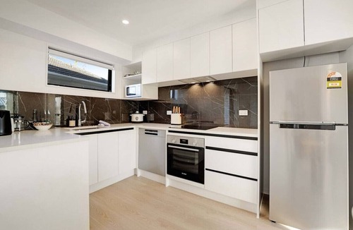 Howick Villa | The Family Townhouse with Bunk Beds and Air-Con