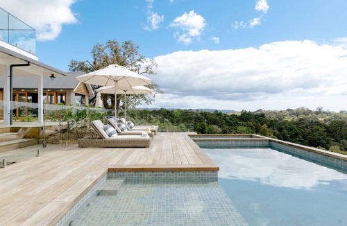Tawharanui House | The Farmhouse; Hauraki Views & Tranquil Luxury