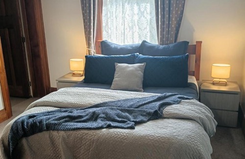 Benhar House | The Fern & Thistle Boutique Accommodation- Drinks, Hotpool, Sauna