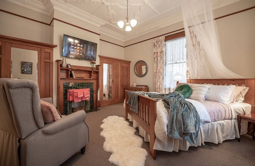 Benhar Bed & Breakfast | The Fern & Thistle Boutique Accommodation - Drinks, Hotpool, Sauna