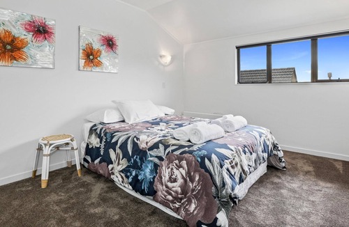 Rotorua House | The Games Room - 2 Bedroom 1 Bathroom, Shared use of Pool & Spa