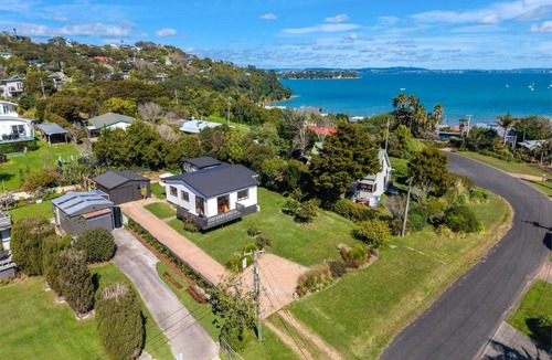 Blackpool House | The Golden Kiwi Bach