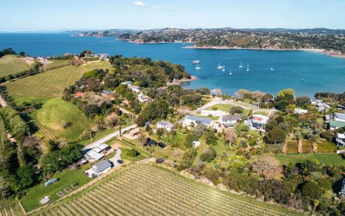 Oneroa House | THE GRAPE SHED COTTAGE - Coast & Country