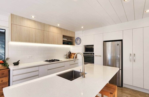 Hahei House | The Heart of Hahei, a modern and central home only steps away from shops/beach