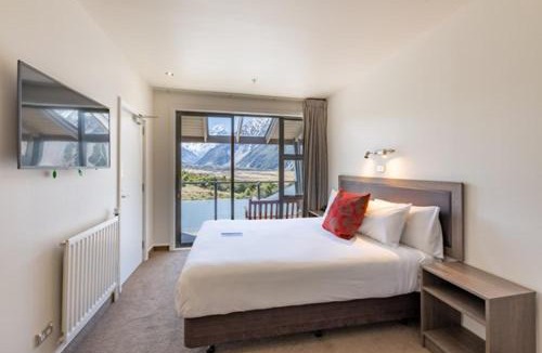 Mount Cook Village Hotel | The Hermitage Hotel Mt Cook