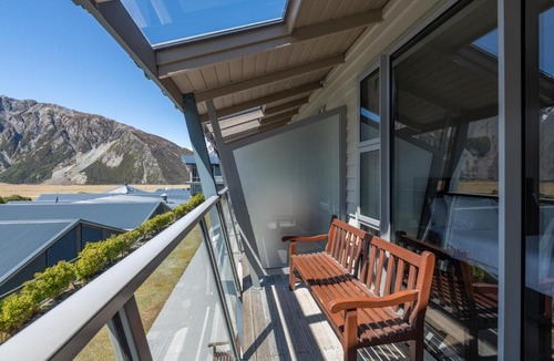 Mount Cook Village Hotel | The Hermitage Hotel Mt Cook