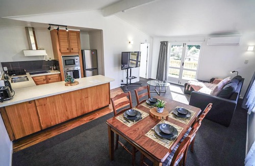 Karori Apartment | The Hidden Gem - tranquility close to town