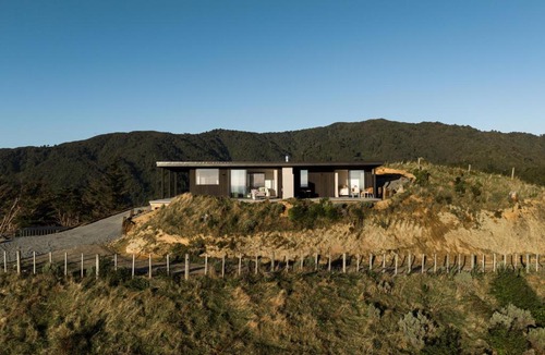 Paraparaumu House | The Hide Kapiti Accommodation