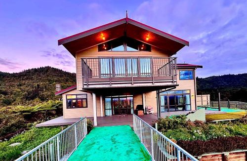 Ngaruawahia House | The Hilltop Haven