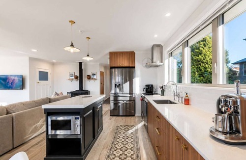Lake Tekapo House | The Horizon | Lake Tekapo Views | 3BR + BBQ