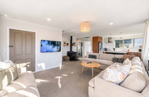 Lake Tekapo House | The Horizon | Lake Tekapo Views | 3BR + BBQ