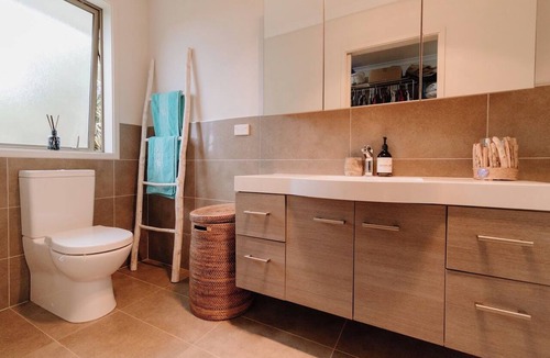 Mangawhai House | The King Bali Retreat- Resort styled Sanctuary Balineese comforts kiwi lifestyle