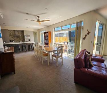 Papamoa Beach House | The Kiwi Beach Retreat