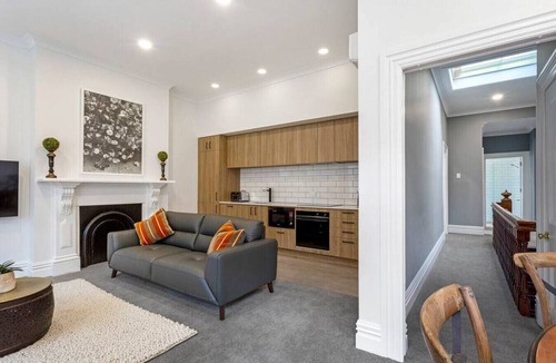 Dunedin City Centre Villa | The Library House - Luxury Townhouse