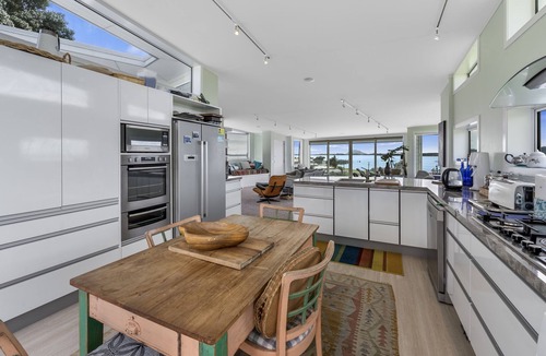 Omokoroa House | The Lighthouse - Omokoroa Holiday Home