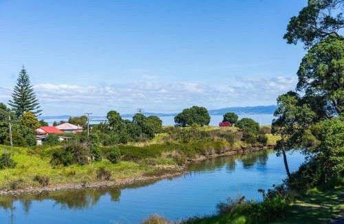 Te Mata House | The Lighthouse - Te Mata Holiday Home