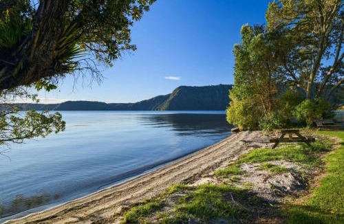 Rototai House | The Lion House - Rotoiti Lakefront Beach & Jetty