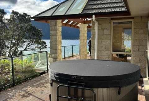 Rototai House | The Lion House - Rotoiti Lakefront Beach & Jetty